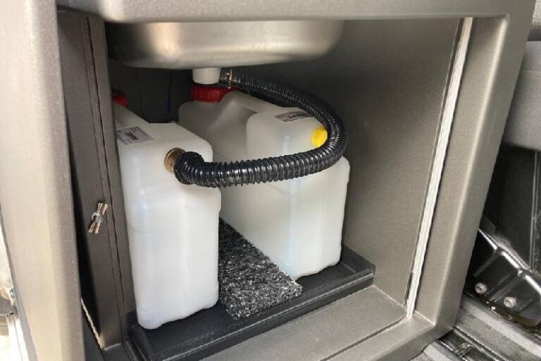 Kit 4 en 1 con fregadero, kit camper autoinstalable de Furgomania