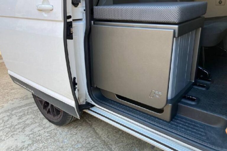 Kit 4 en 1 con fregadero, kit camper autoinstalable de Furgomania