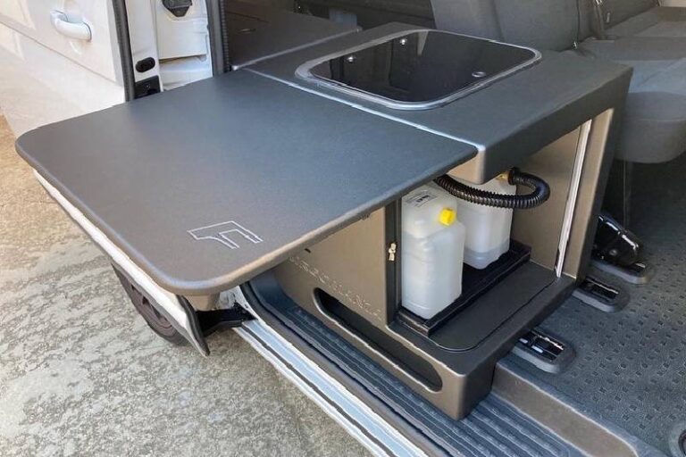 Kit 4 en 1 con fregadero, kit camper autoinstalable de Furgomania