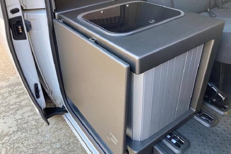 Kit 4 en 1 con fregadero, kit camper autoinstalable de Furgomania