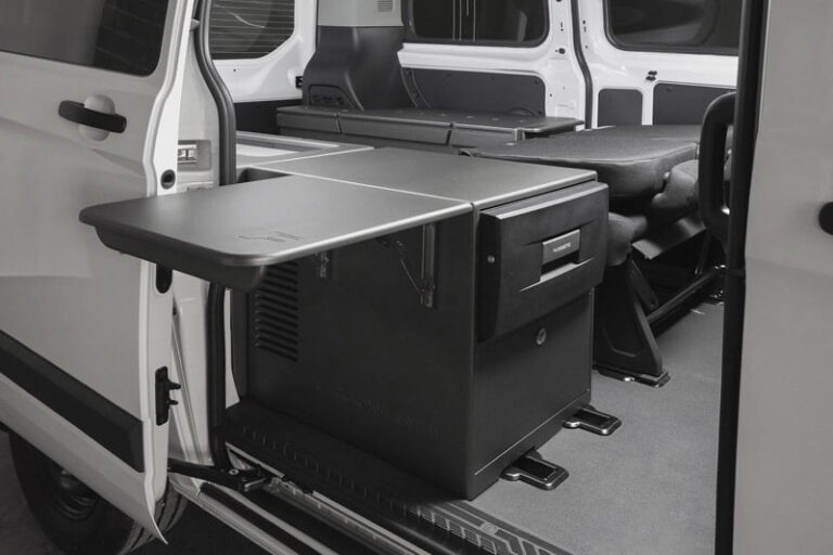 Kit 4 en 1 con nevera, kit camper autoinstalable de Furgomania