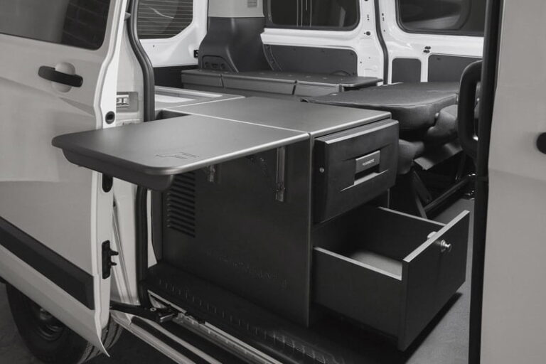 Kit 4 en 1 con nevera, kit camper autoinstalable de Furgomania