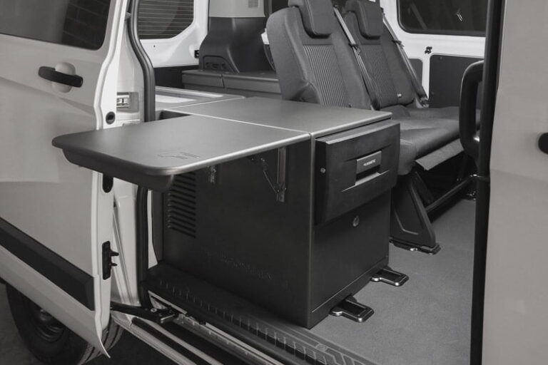 Kit 4 en 1 con nevera, kit camper autoinstalable de Furgomania