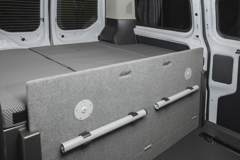 Anadir pies de cama, kit camper autoinstalable de Furgomania