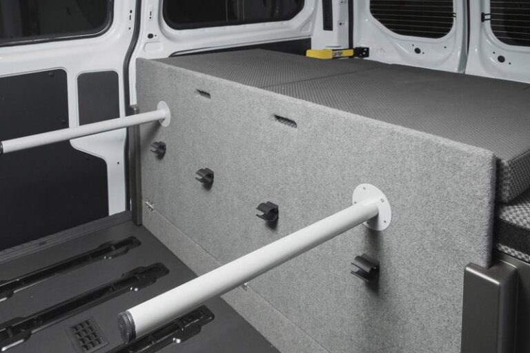 Anadir pies de cama, kit camper autoinstalable de Furgomania