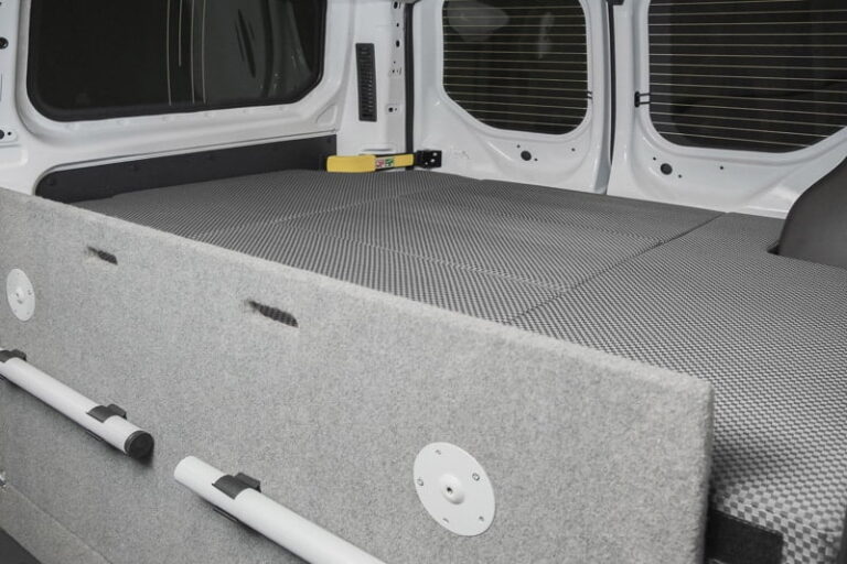Anadir pies de cama, kit camper autoinstalable de Furgomania