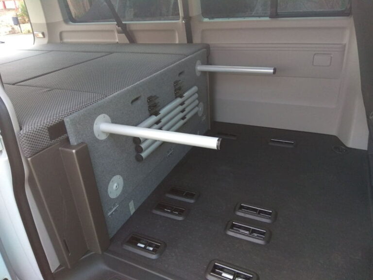 Kit ancho con pies de cama montado en una Volkswagen Furgón Corta