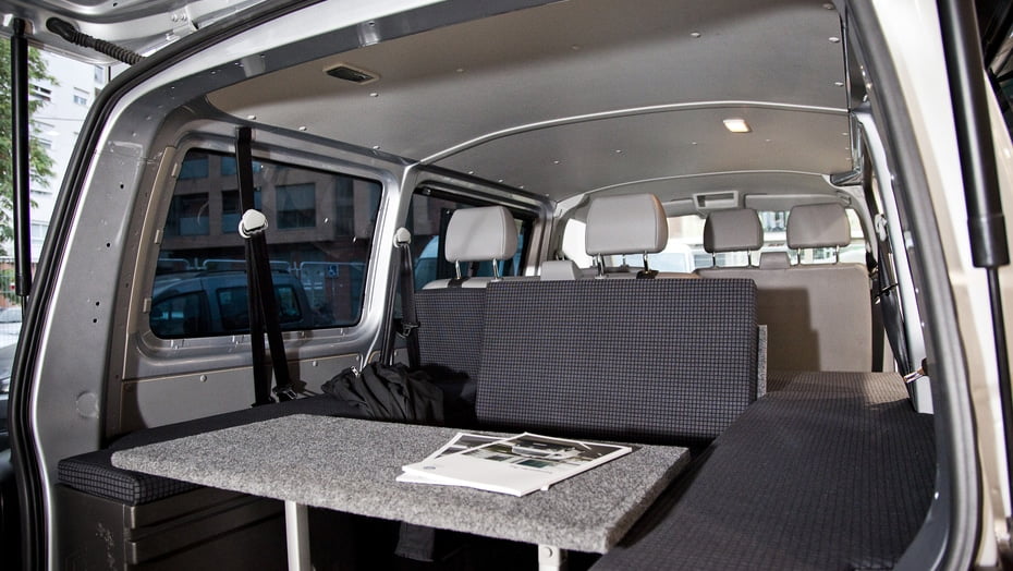 Las furgonetas camper vienen equipadas con todos los accesorios necesarios para pasar largas temporadas en camping