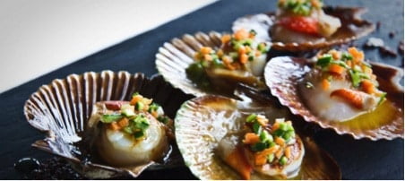 Gastronomia gallega que no puedes perderte este verano si inicias tu ruta camper van por Galicia